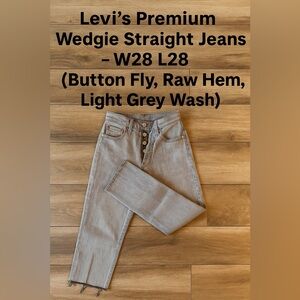 Levi’s Premium Wedgie Straight Jeans in a light grey wash. Size W28 L28.